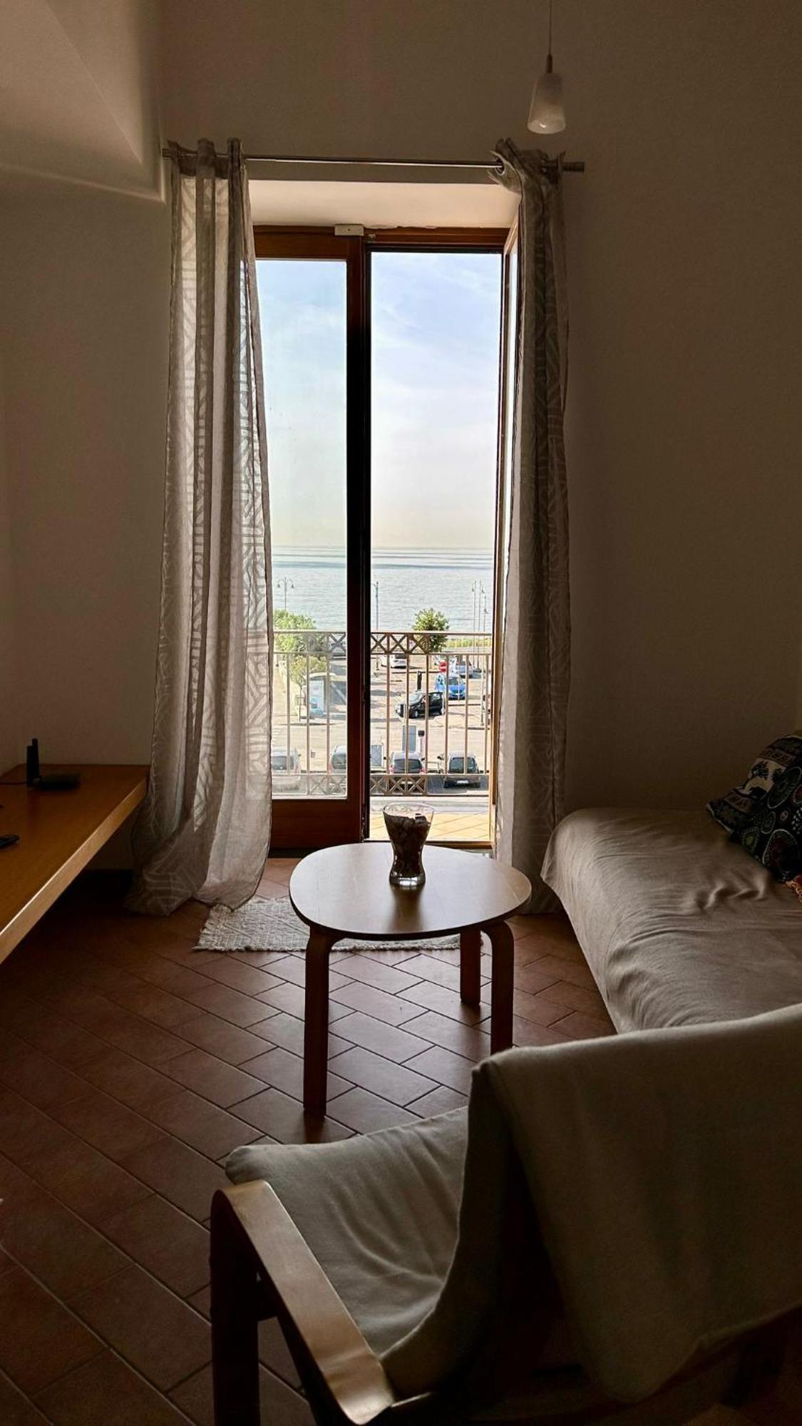 Апартаменты Beautiful And Cozy Seaview